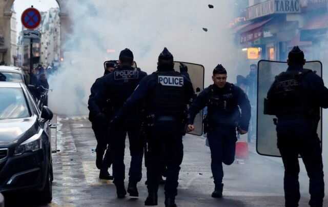 Мэр французского города заявил, что протестующие напали на его дом