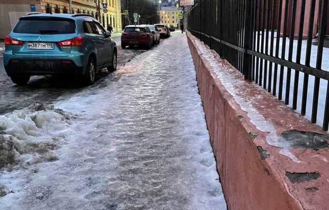 Петербуржцы жалуются на гололед и плохую уборку снега